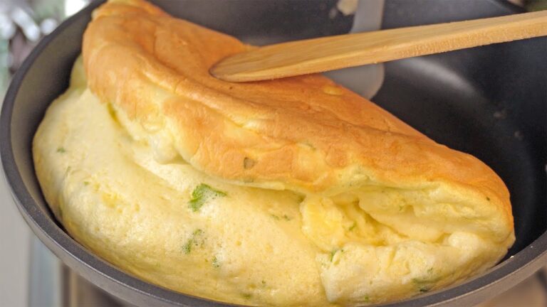 5 minut, 2 jajka! Przepis na puszysty omlet sufletowy, szybki i łatwy!